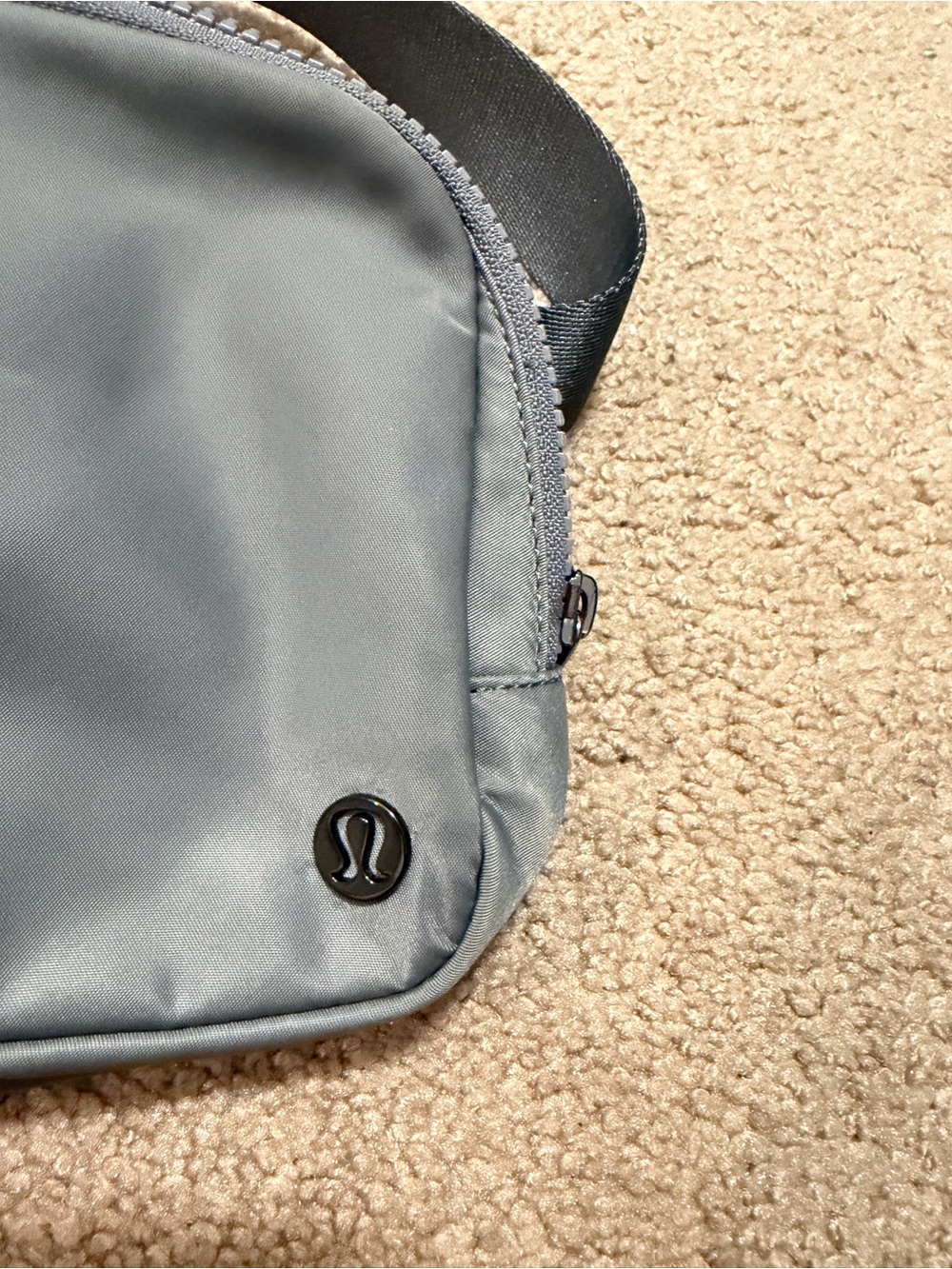 LULULEMON - 2L BELT BAG - Picture 2 of 5